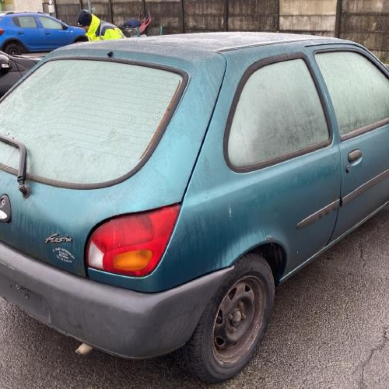 Pare choc avant FORD FIESTA 4 Photo n°10
