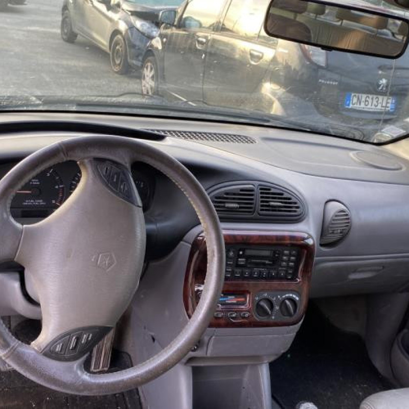 Pare choc avant CHRYSLER GRAND VOYAGER 3 Photo n°20