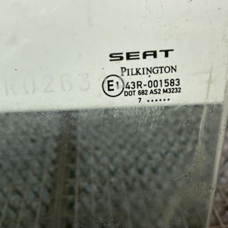 Vitre arriere gauche SEAT LEON 2 Photo n°2