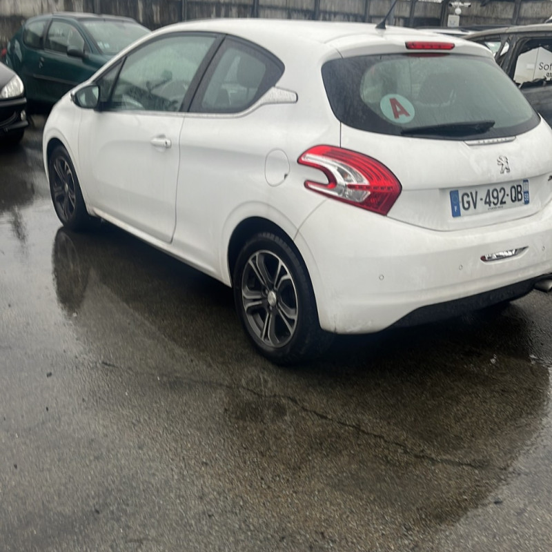 PEUGEOT 208 1 PHASE 1 1.4 HDI - 8V TURBO Photo n°4