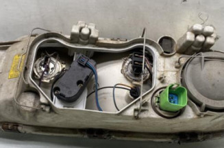 Optique avant principal droit (feux)(phare) FORD FIESTA 4