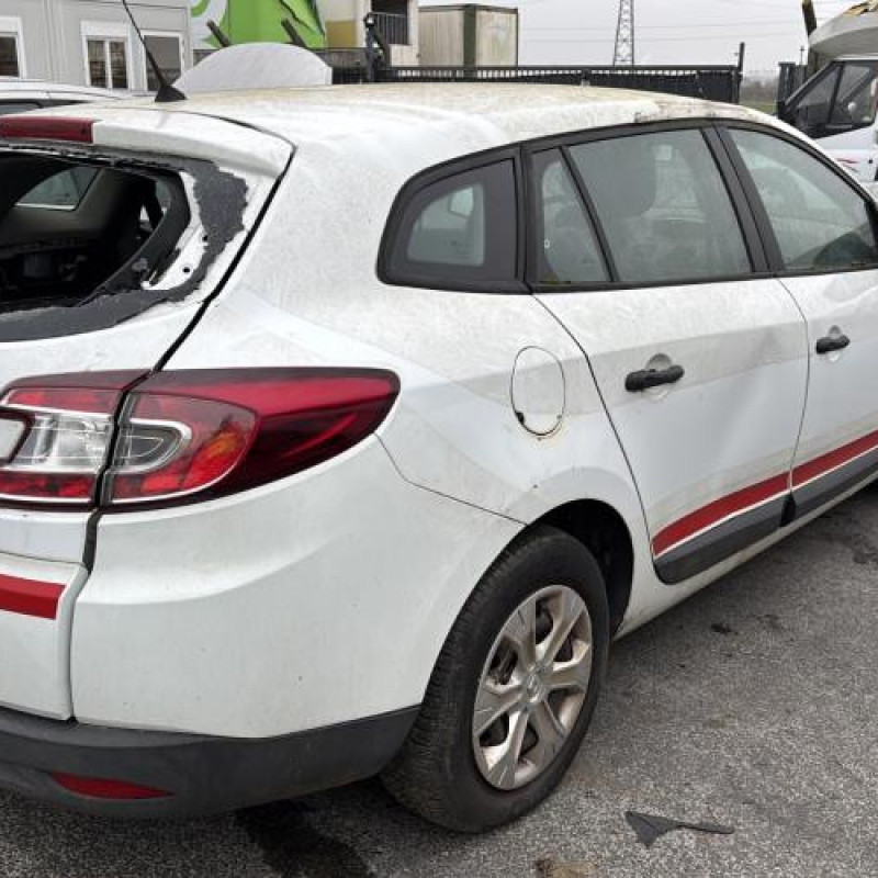 Feu arriere secondaire gauche (feux) RENAULT MEGANE 3 Photo n°6