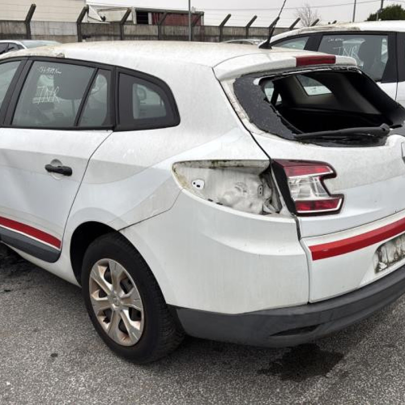 Feu arriere secondaire gauche (feux) RENAULT MEGANE 3 Photo n°7