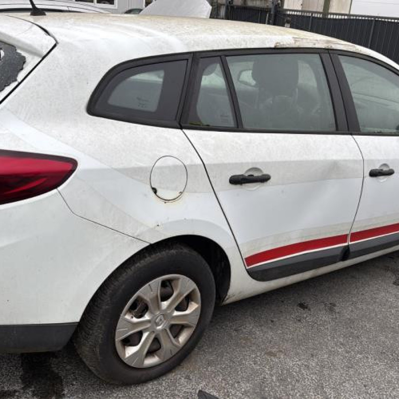 Feu arriere secondaire gauche (feux) RENAULT MEGANE 3 Photo n°10