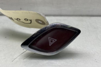 Bouton de warning CITROEN DS3 Photo n°1