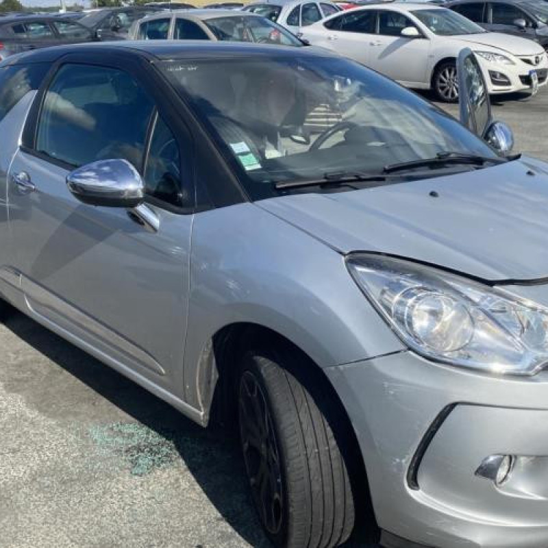 Bouton de warning CITROEN DS3 Photo n°5