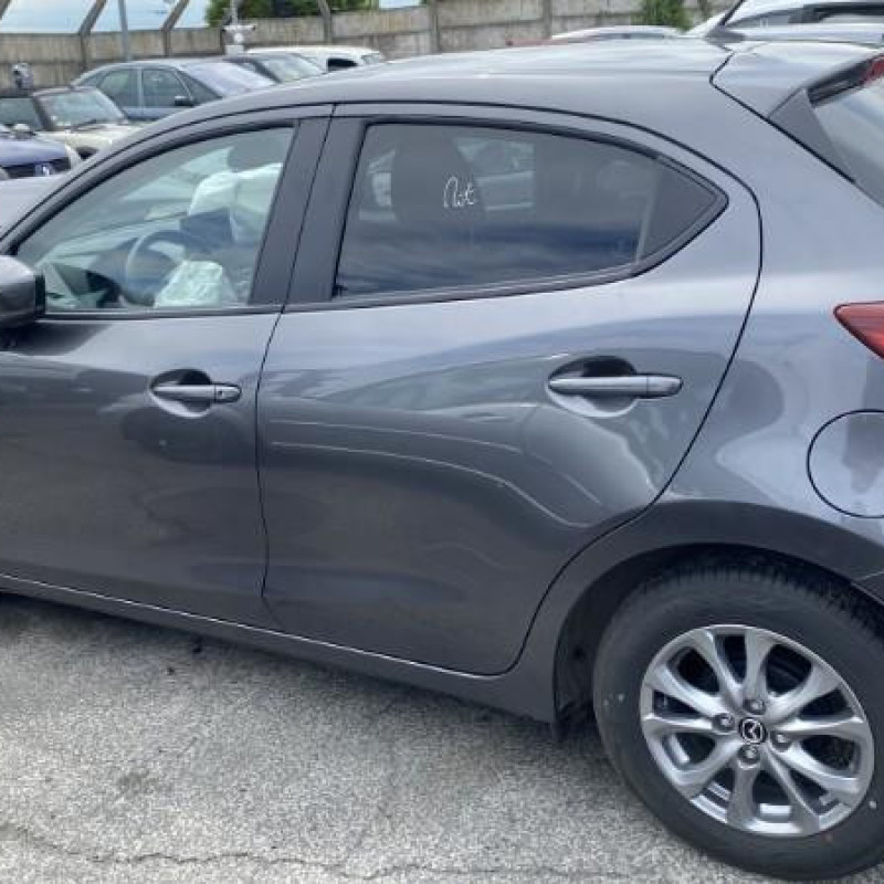 MAZDA 2 3 PHASE 2 1.5i - 16V Photo n°12