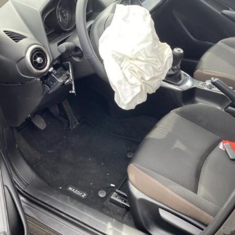 MAZDA 2 3 PHASE 2 1.5i - 16V Photo n°13