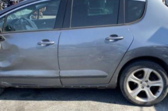 Arret de porte avant droit PEUGEOT 3008 1