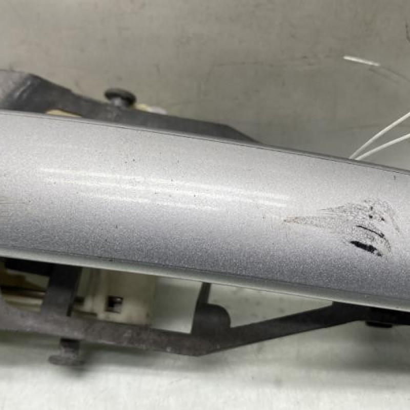 Poignee porte avant droit VOLKSWAGEN GOLF 5 Photo n°2