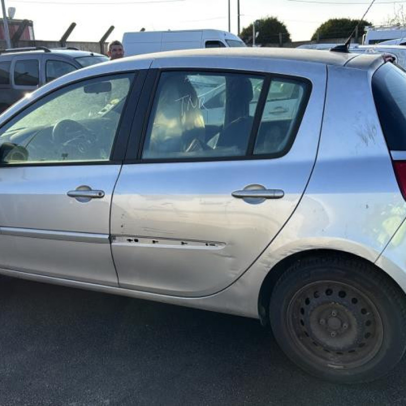 Moteur RENAULT CLIO 3 Photo n°11