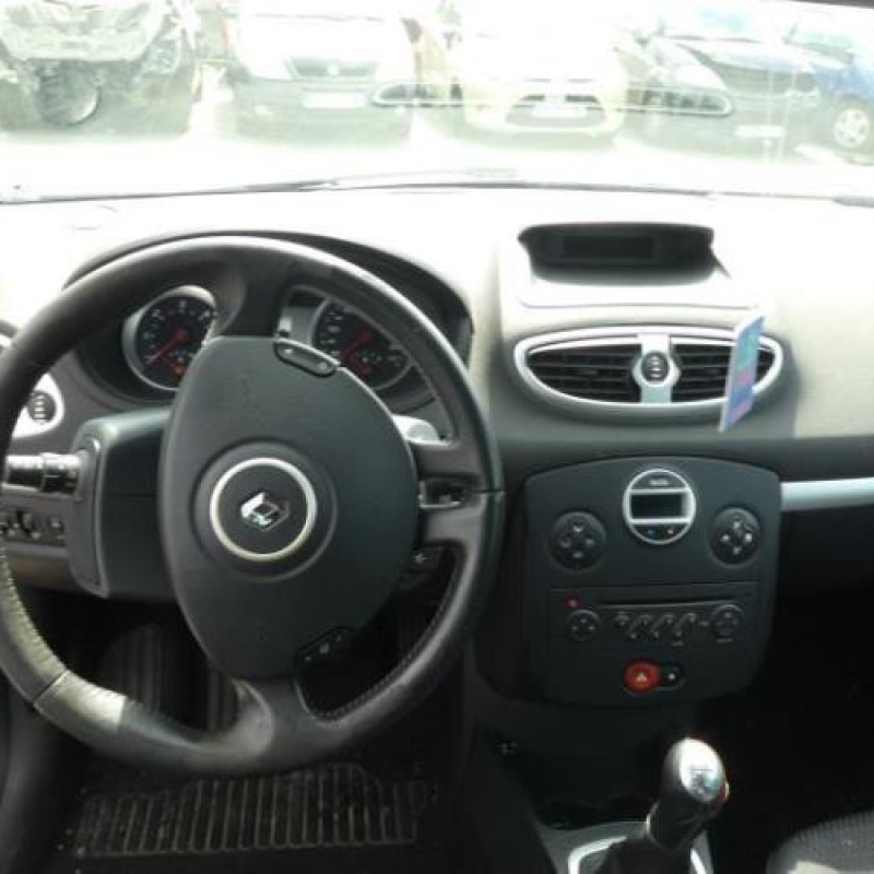 Feu arriere principal gauche (feux) RENAULT CLIO 3 Photo n°7