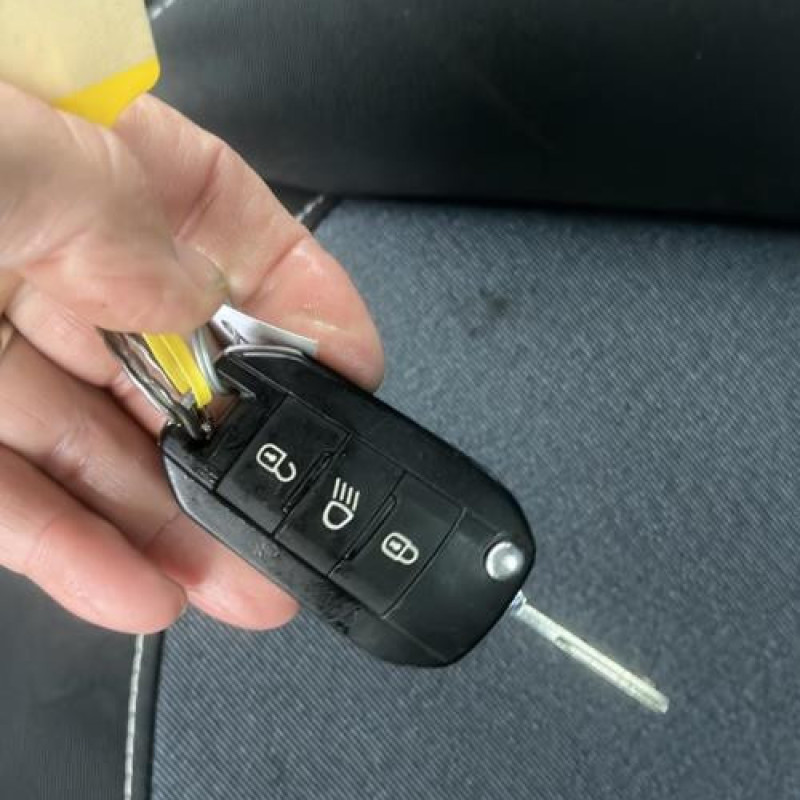 Attache ceinture arriere droit PEUGEOT 208 1 Photo n°12