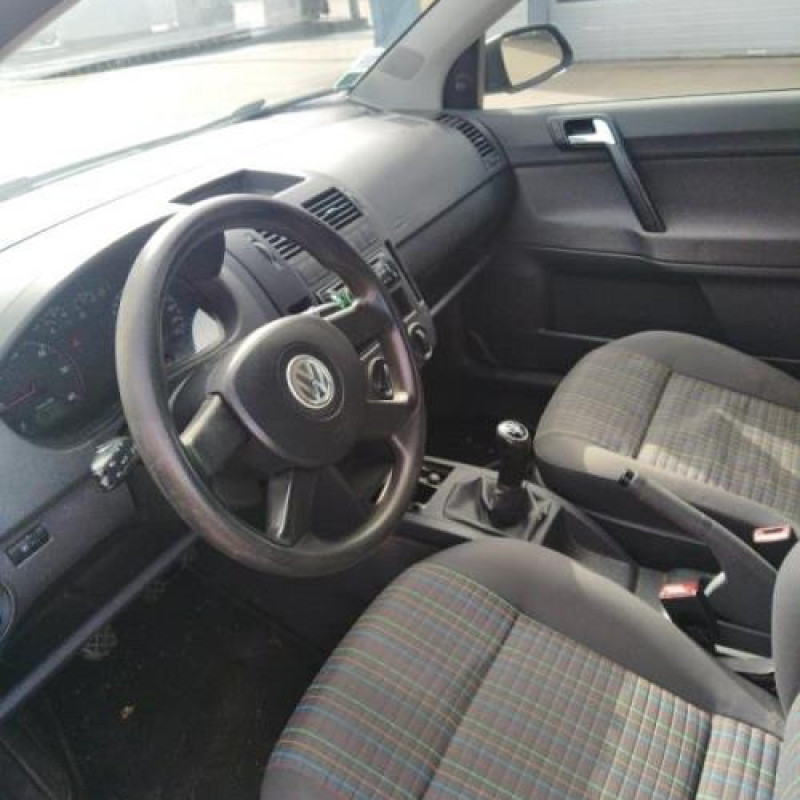 Crochet de remorquage VOLKSWAGEN POLO 4 Photo n°8