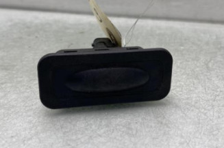 Bouton de coffre RENAULT CAPTUR 1 Photo n°1