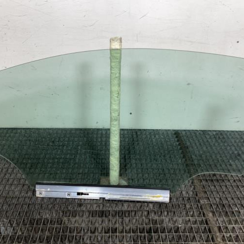 Vitre avant droit OPEL ASTRA H Photo n°6