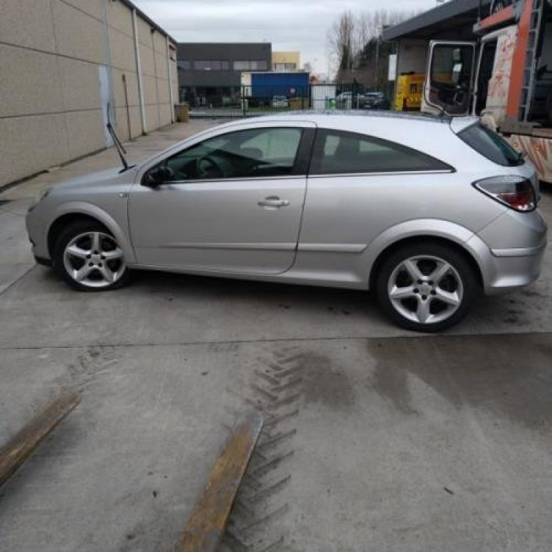 Vitre avant droit OPEL ASTRA H Photo n°10
