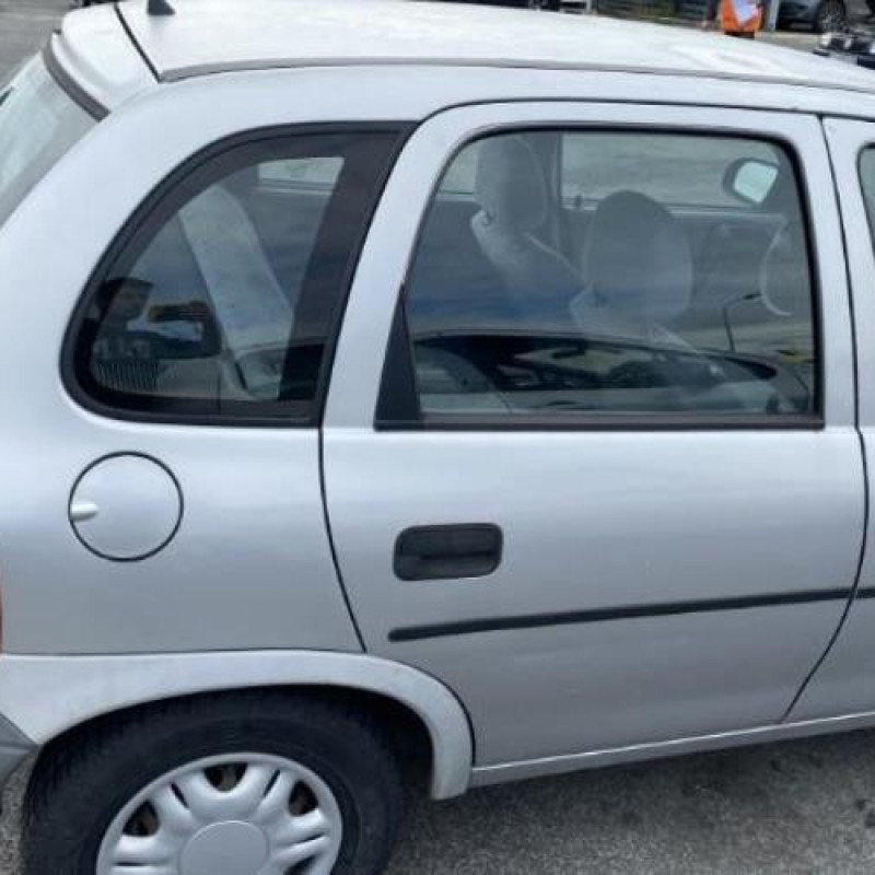 Feu arriere principal gauche (feux) OPEL CORSA B Photo n°9