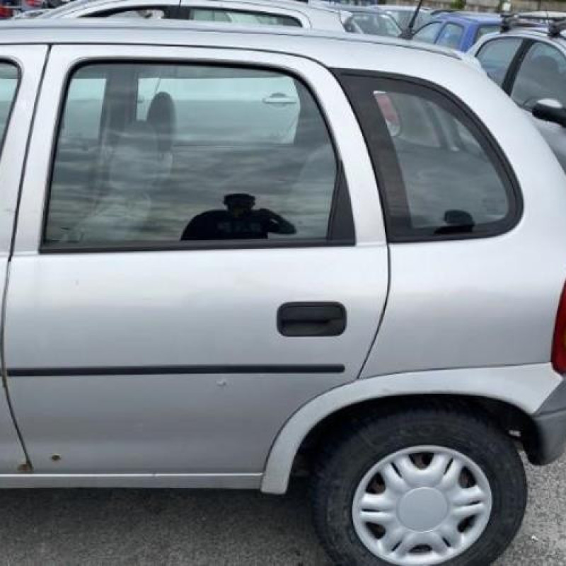 Feu arriere principal gauche (feux) OPEL CORSA B Photo n°13