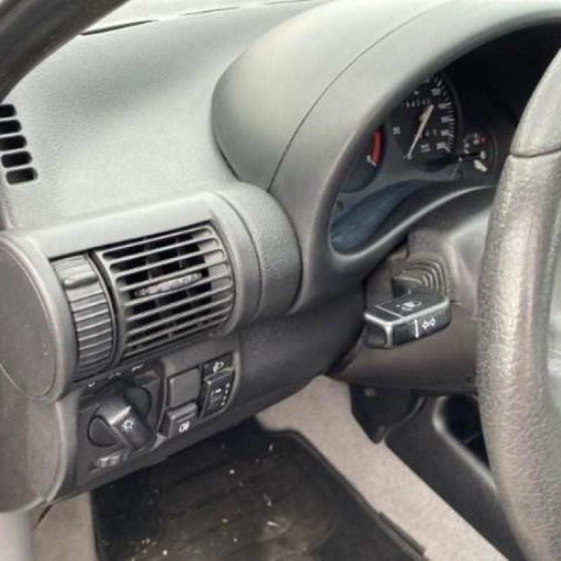 Feu arriere principal gauche (feux) OPEL CORSA B Photo n°16