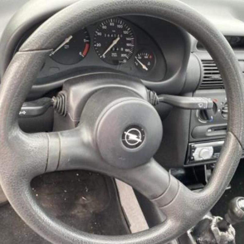 Feu arriere principal gauche (feux) OPEL CORSA B Photo n°17