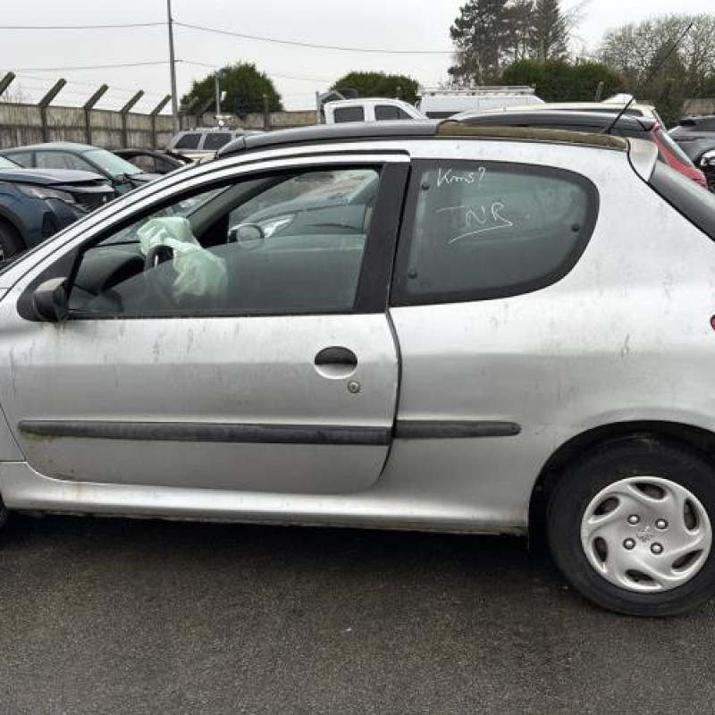 Pare choc avant PEUGEOT 206 Photo n°13