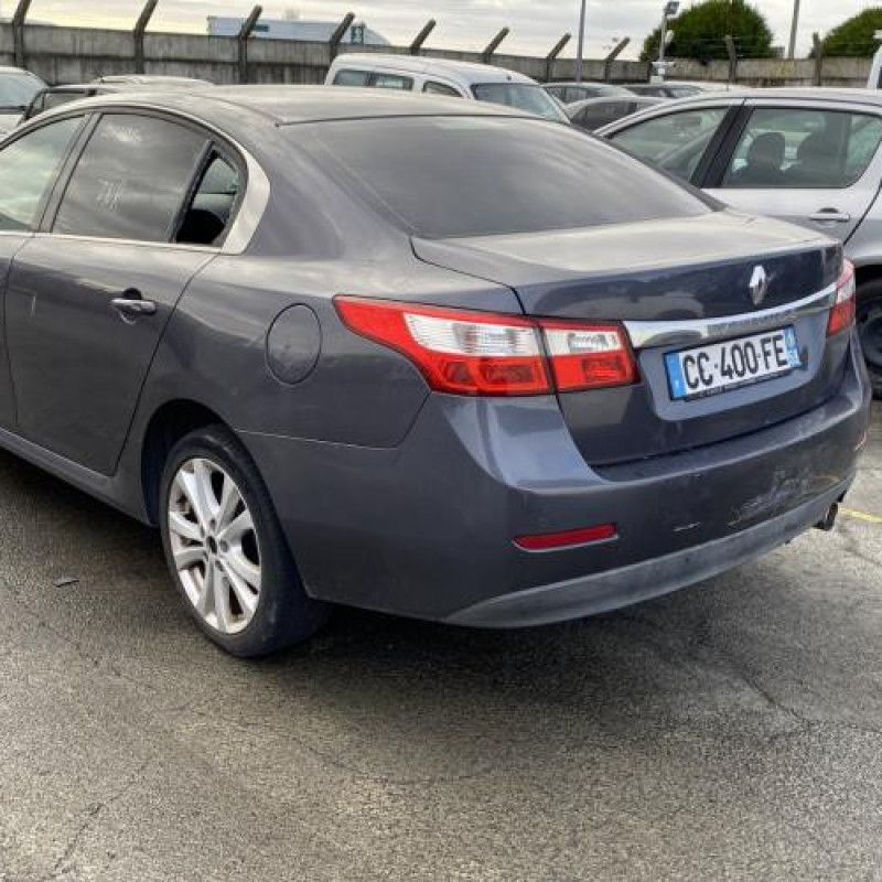 Feu arriere secondaire gauche (feux) RENAULT LATITUDE Photo n°4