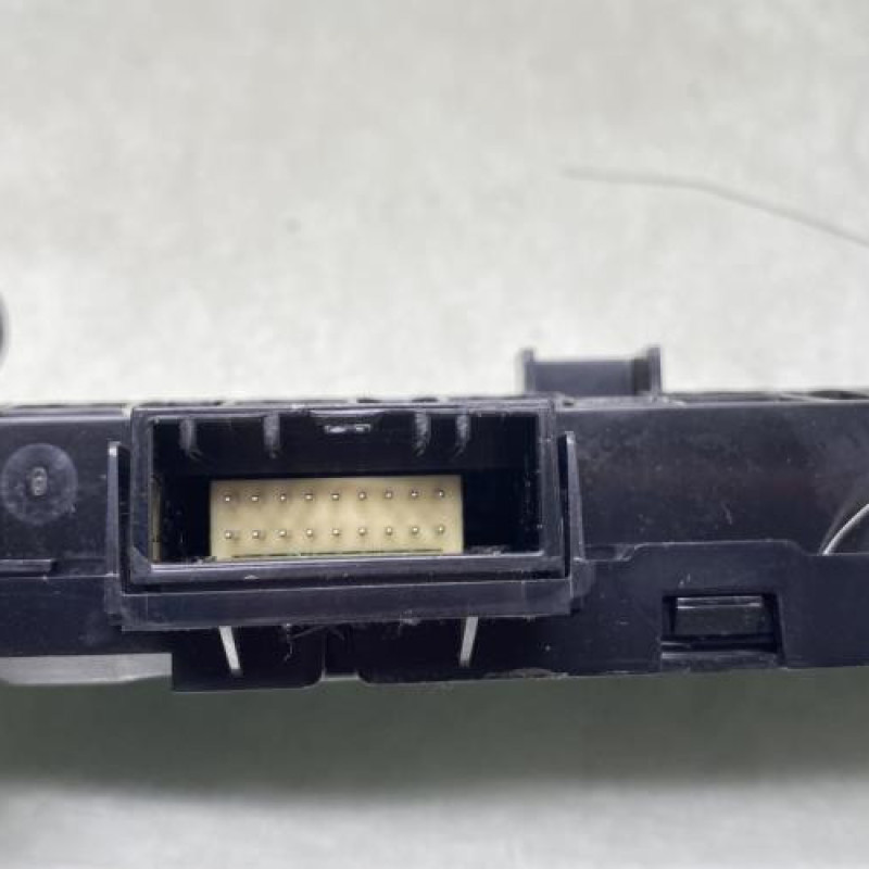 Bouton de warning DACIA DUSTER 2 Photo n°3
