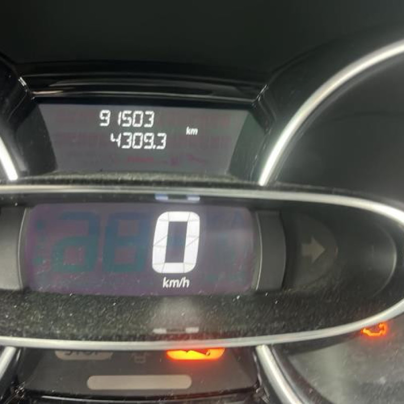 Attache ceinture avant droit RENAULT CLIO 4 Photo n°9
