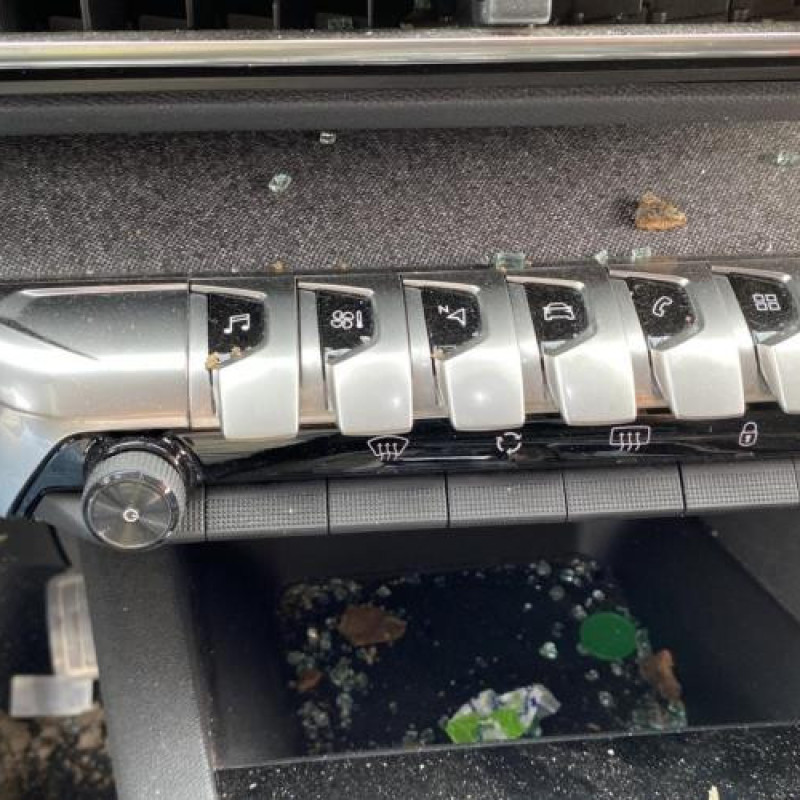 Attache ceinture arriere gauche PEUGEOT 3008 2 Photo n°19