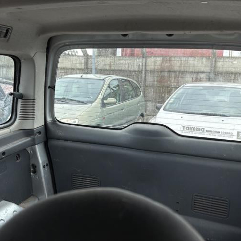Calandre PEUGEOT PARTNER 1 Photo n°14