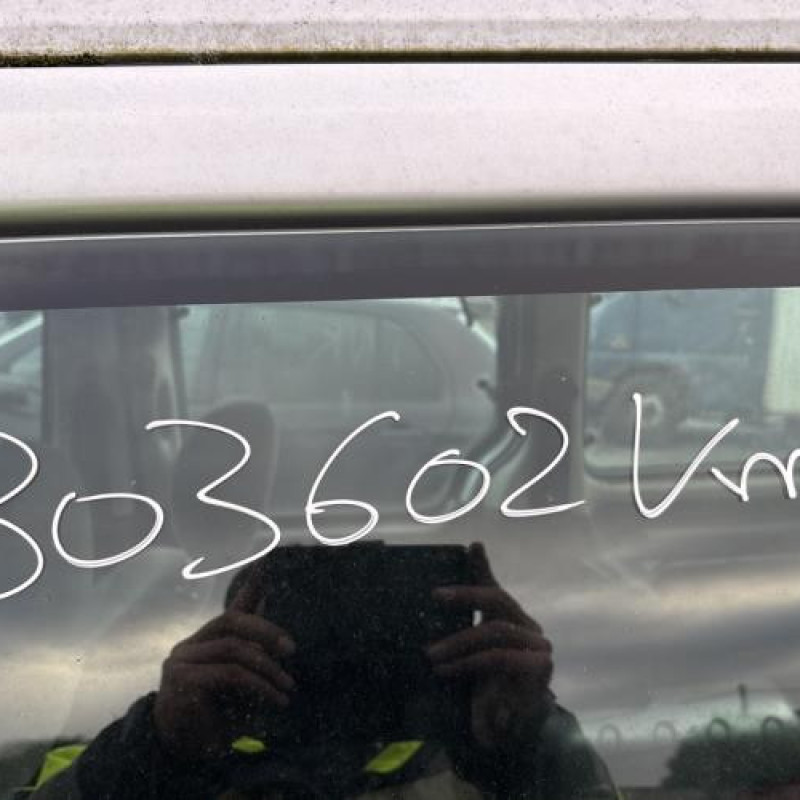 Calandre PEUGEOT PARTNER 1 Photo n°19