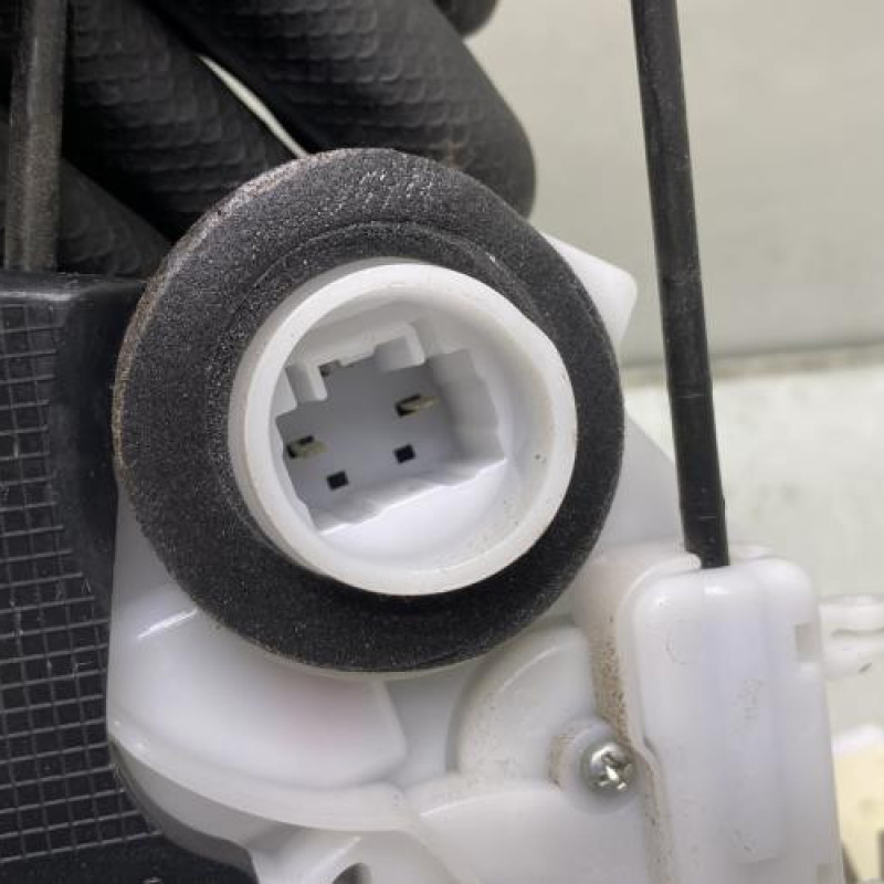 Serrure arriere gauche TOYOTA YARIS 3 Photo n°4