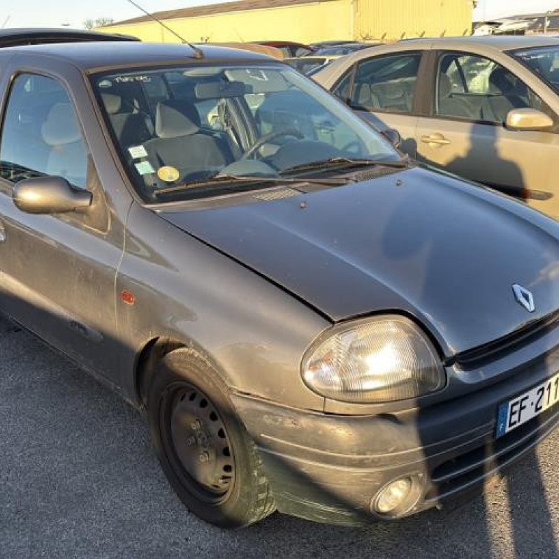 Moteur RENAULT CLIO 2 Photo n°17