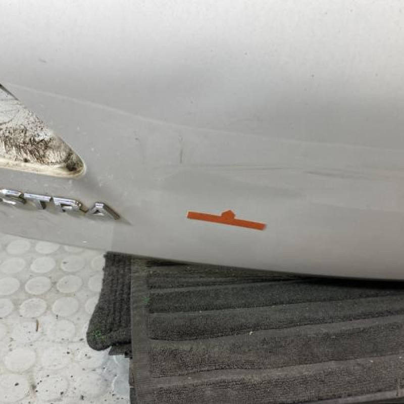 Malle/Hayon arriere OPEL ASTRA J Photo n°6