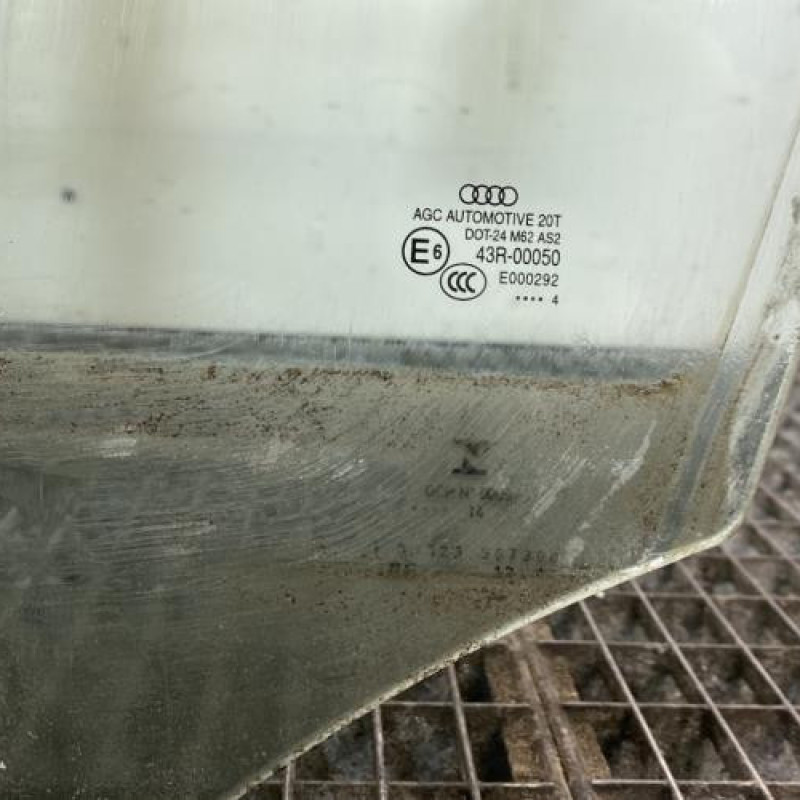 Vitre avant gauche AUDI Q5 1 Photo n°6