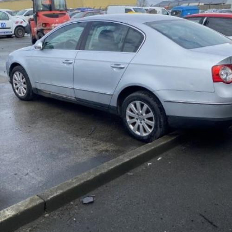Feu arriere principal droit (feux) VOLKSWAGEN PASSAT 5 Photo n°9