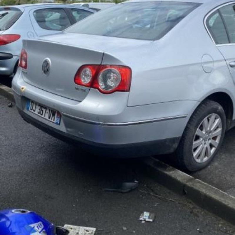 Feu arriere principal droit (feux) VOLKSWAGEN PASSAT 5 Photo n°11