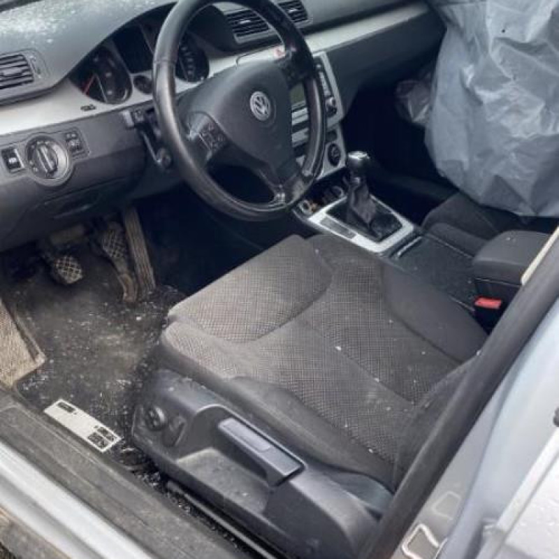 Feu arriere principal droit (feux) VOLKSWAGEN PASSAT 5 Photo n°15