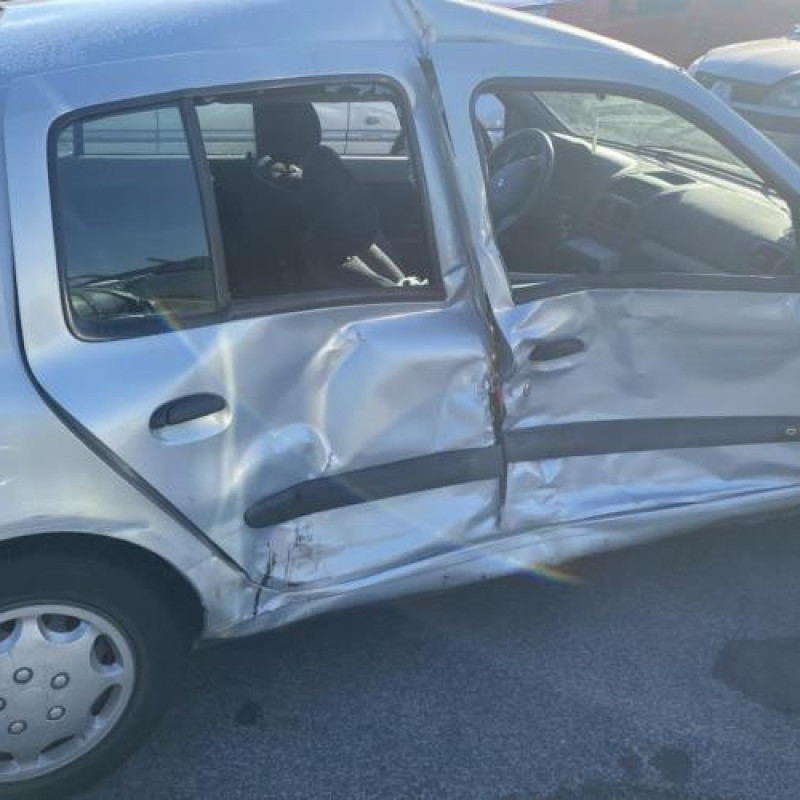 Demarreur RENAULT CLIO 2 Photo n°10