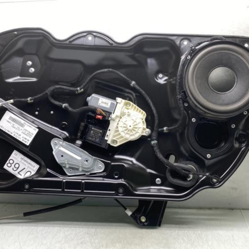 Leve vitre electrique avant droit VOLKSWAGEN PASSAT 5 Photo n°1