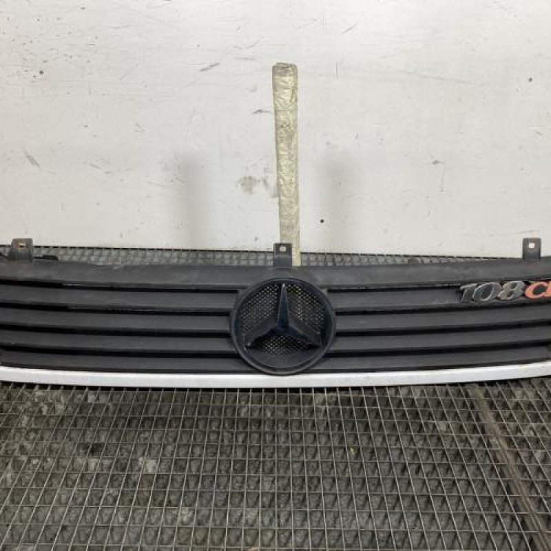 Calandre MERCEDES VITO 638 Photo n°1