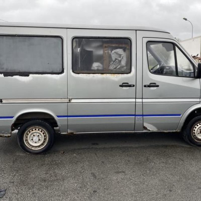 Calandre MERCEDES SPRINTER 1 Photo n°10