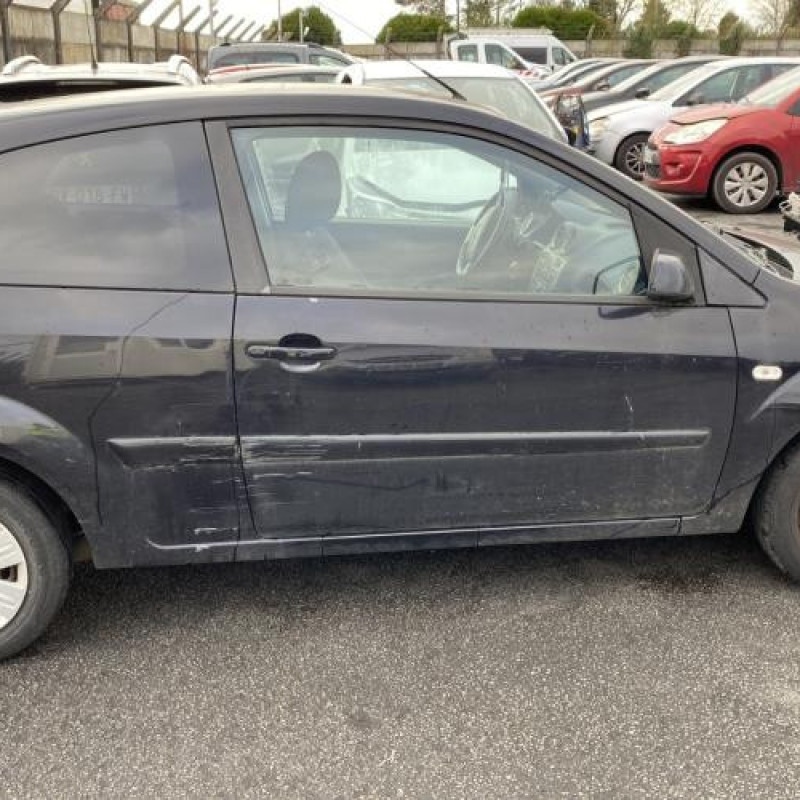 Malle/Hayon arriere FORD FIESTA 5 Photo n°18