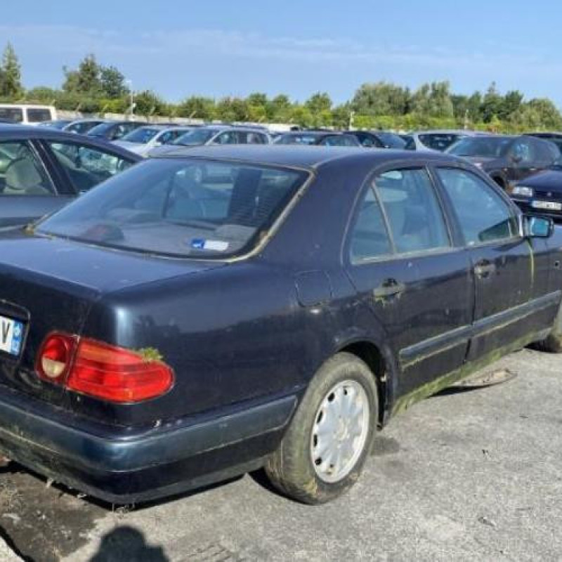 Feu arriere principal droit (feux) MERCEDES CLASSE E 210 Photo n°7