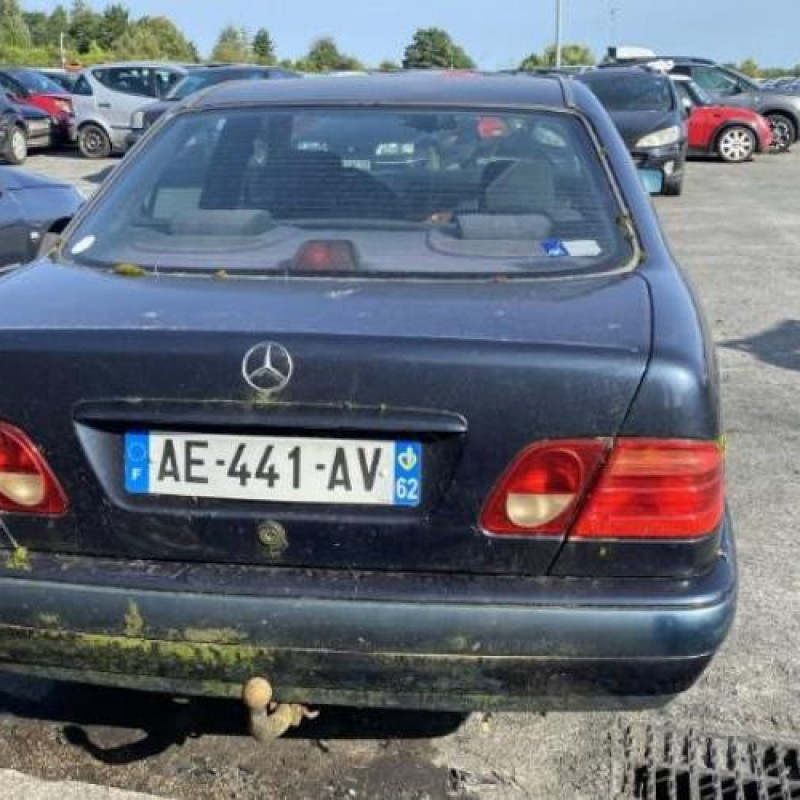Feu arriere principal droit (feux) MERCEDES CLASSE E 210 Photo n°8