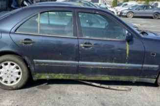 Feu arriere principal droit (feux) MERCEDES CLASSE E 210
