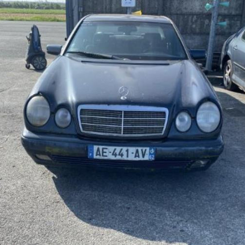 Feu arriere principal droit (feux) MERCEDES CLASSE E 210 Photo n°11