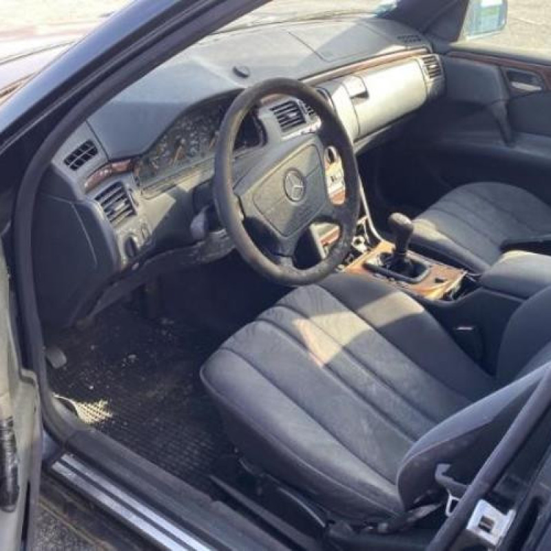 Feu arriere principal droit (feux) MERCEDES CLASSE E 210 Photo n°12