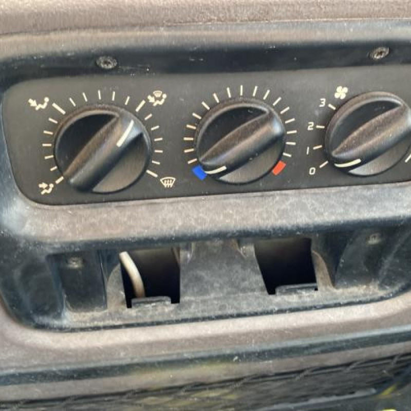Moteur essuie glace avant RENAULT MASTER 2 Photo n°18